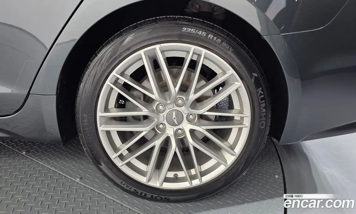 Genesis G70 2018 2.0 автомат (гидро), фото 6 Genesis G70 2018 2.0 автомат (гидро), фото 6