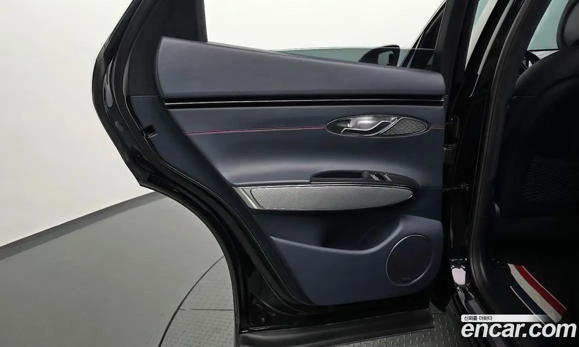Genesis GV70 2021 2.5 автомат (гидро), фото 15 Genesis GV70 2021 2.5 автомат (гидро), фото 15