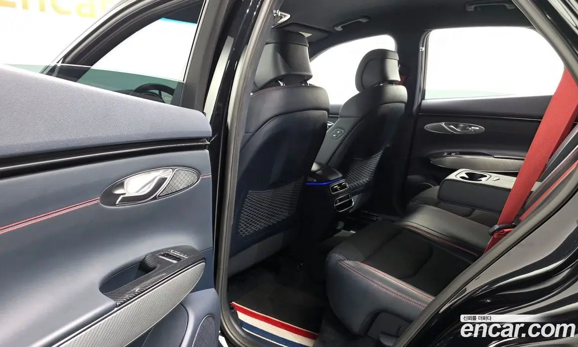 Genesis GV70 2021 2.5 автомат (гидро), фото 17 Genesis GV70 2021 2.5 автомат (гидро), фото 17