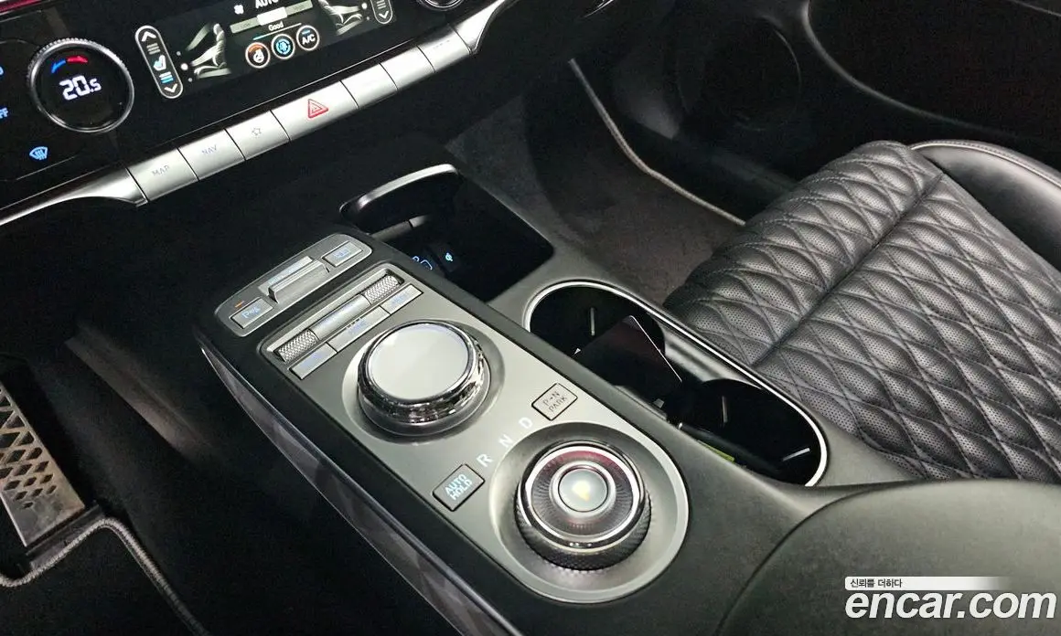 Genesis GV70 2022 2.5 автомат (гидро), фото 12 Genesis GV70 2022 2.5 автомат (гидро), фото 12