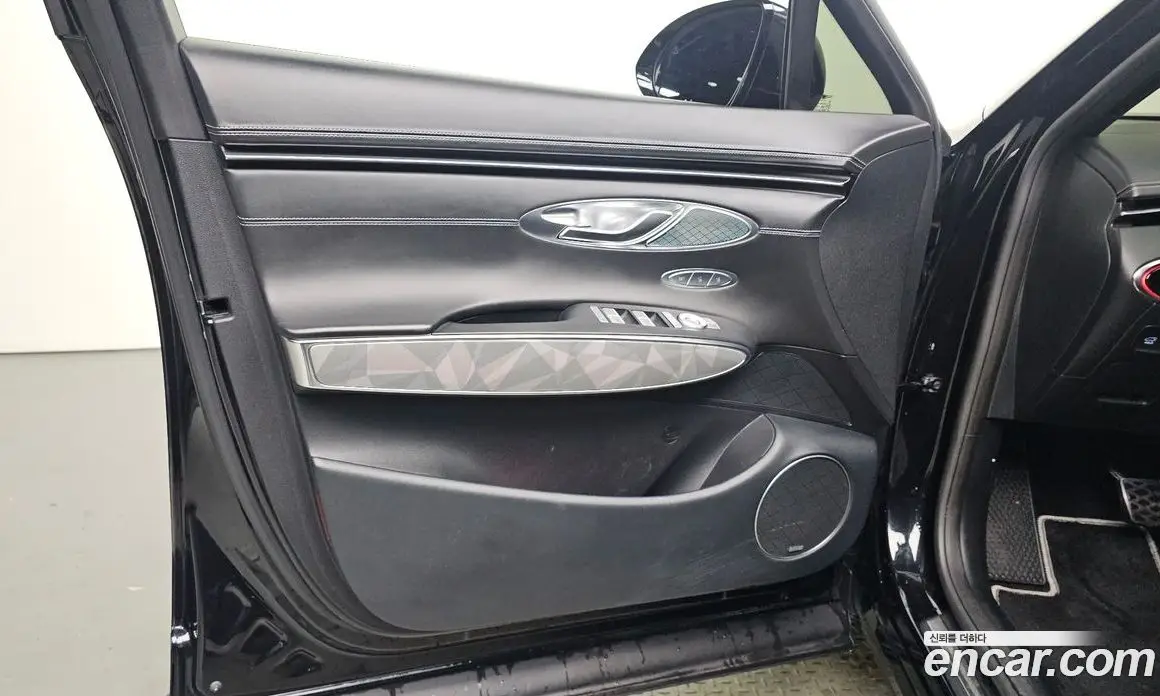Genesis GV70 2022 2.5 автомат (гидро), фото 14 Genesis GV70 2022 2.5 автомат (гидро), фото 14