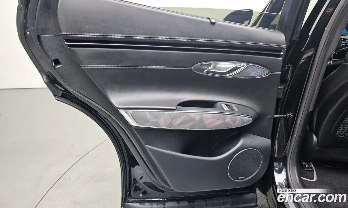 Genesis GV70 2022 2.5 автомат (гидро), фото 15 Genesis GV70 2022 2.5 автомат (гидро), фото 15