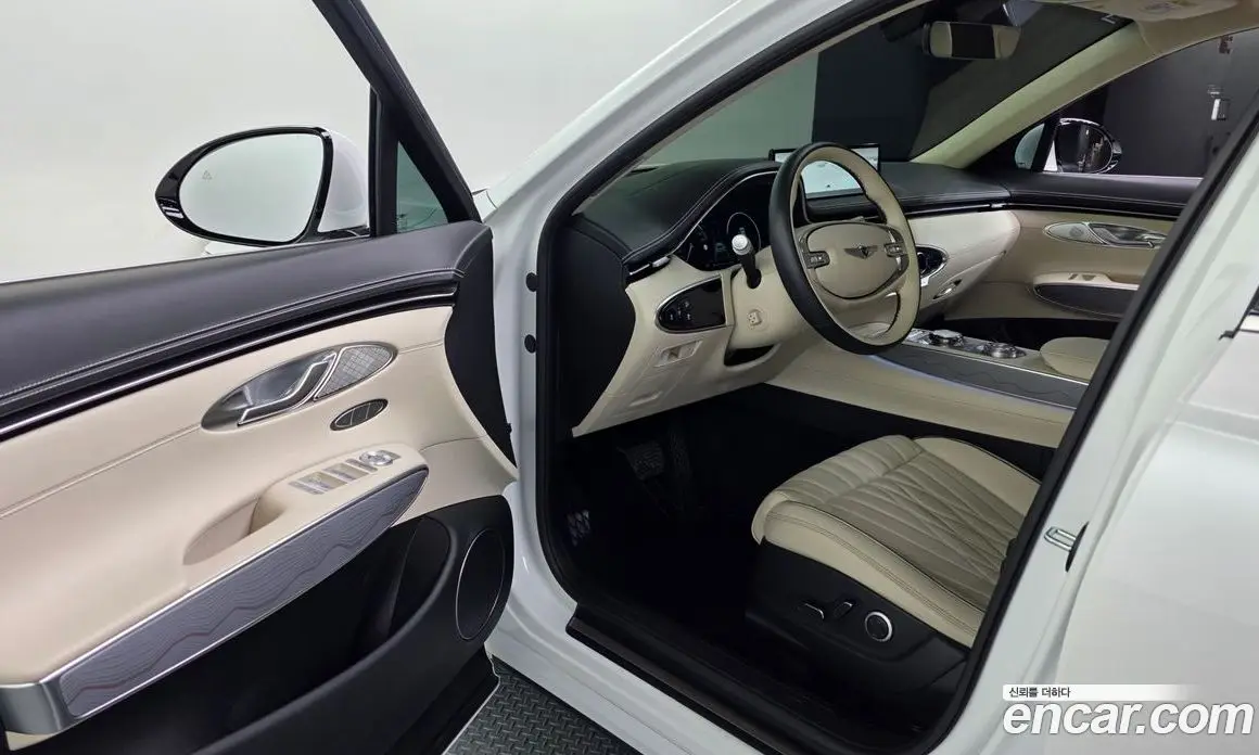 Genesis GV70 2023 2.5 автомат (гидро), фото 13 Genesis GV70 2023 2.5 автомат (гидро), фото 13