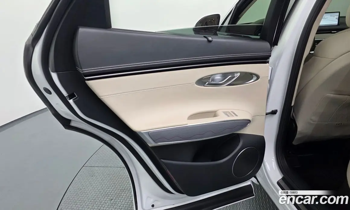 Genesis GV70 2023 2.5 автомат (гидро), фото 15 Genesis GV70 2023 2.5 автомат (гидро), фото 15