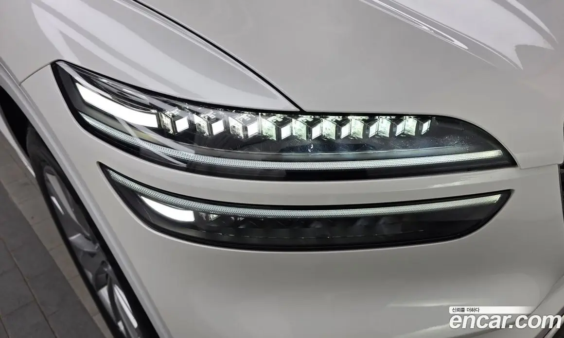 Genesis GV70 2024 2.5 автомат (гидро), фото 8 Genesis GV70 2024 2.5 автомат (гидро), фото 8