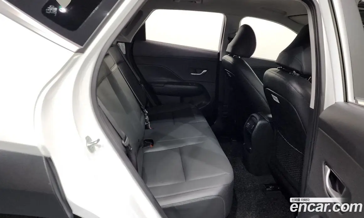 Hyundai Kona 2023 1.6 автомат (гидро), фото 17