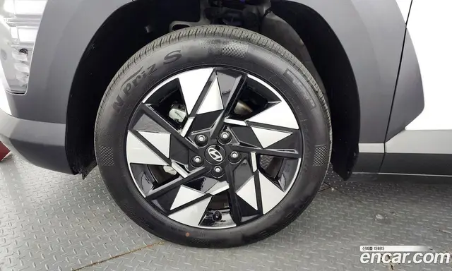 Hyundai Kona 2023 1.6 автомат (гидро), миниатюра 5
