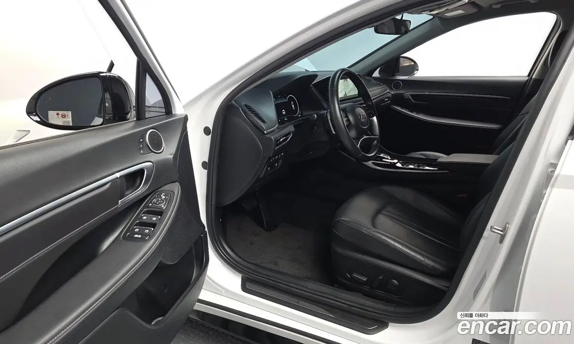 Hyundai Sonata 2023 1.6 автомат (гидро), фото 13