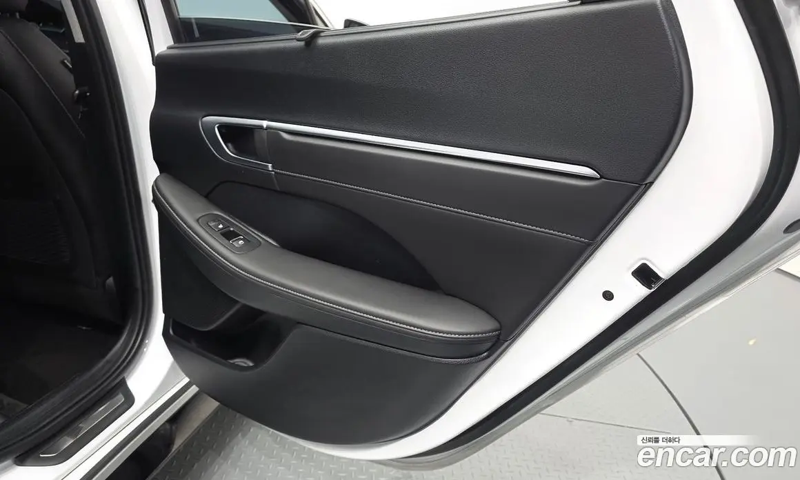 Hyundai Sonata 2023 1.6 автомат (гидро), фото 15