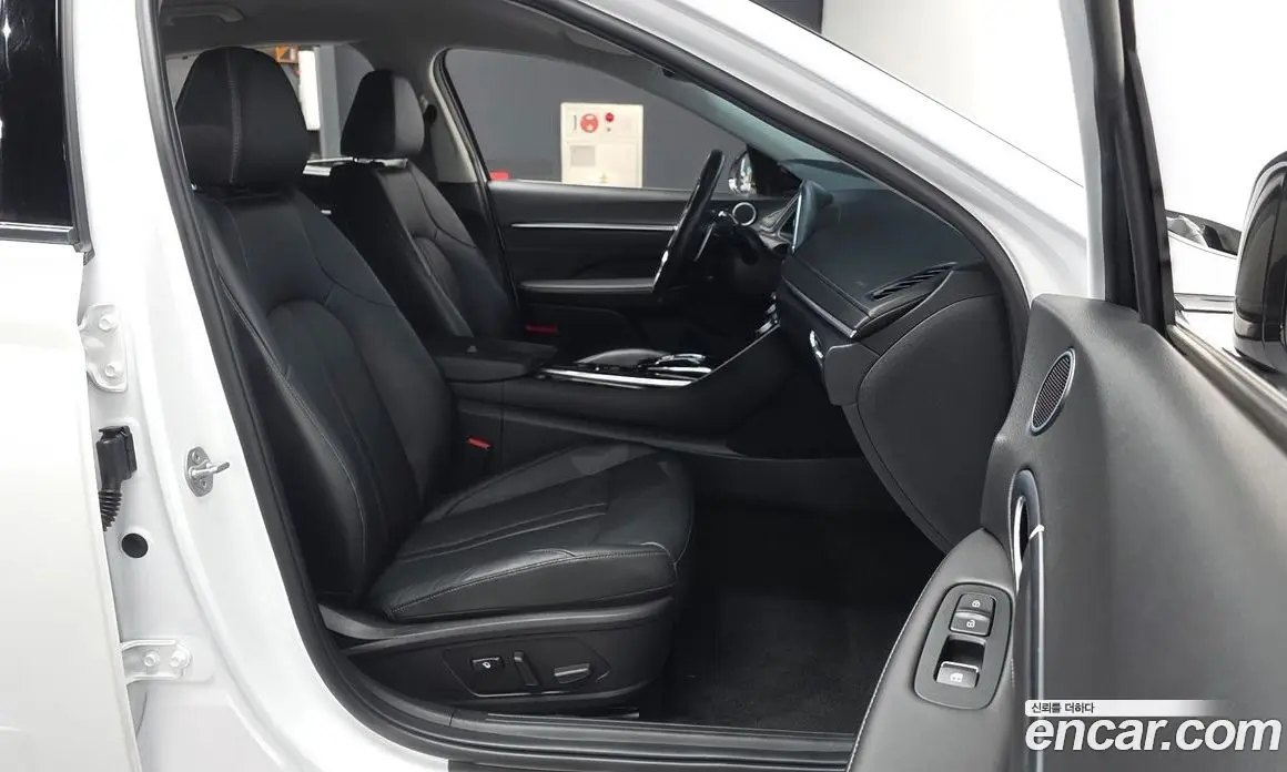 Hyundai Sonata 2023 1.6 автомат (гидро), фото 17