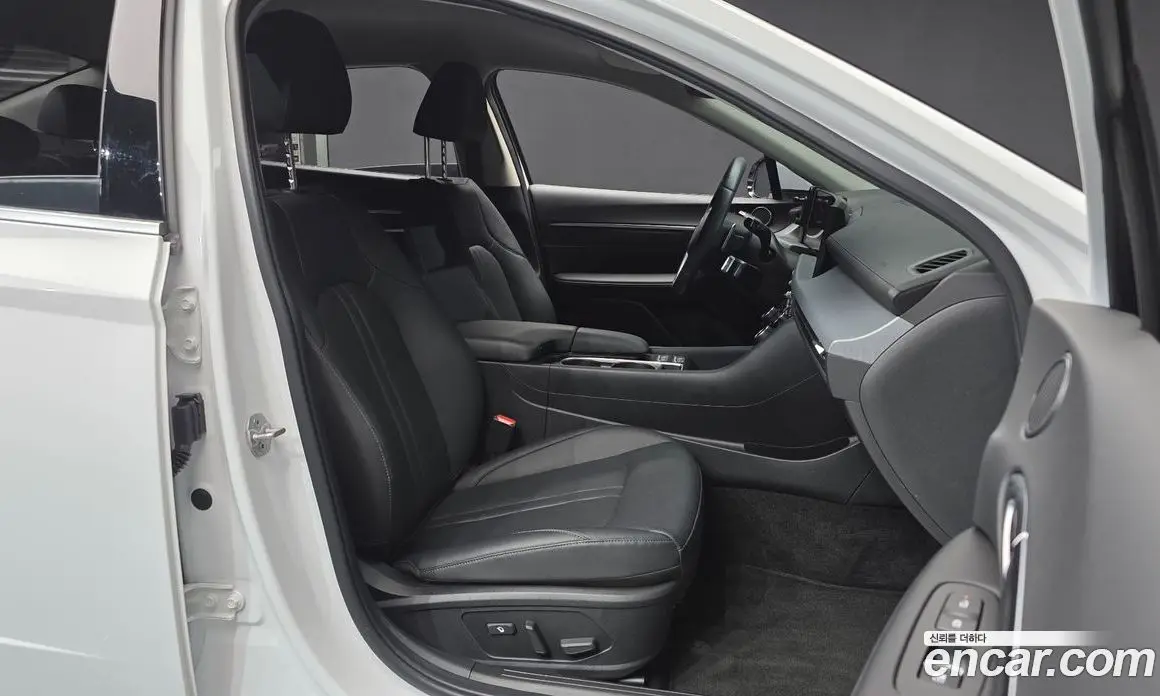 Hyundai Sonata 2024 1.6 автомат (гидро), фото 16
