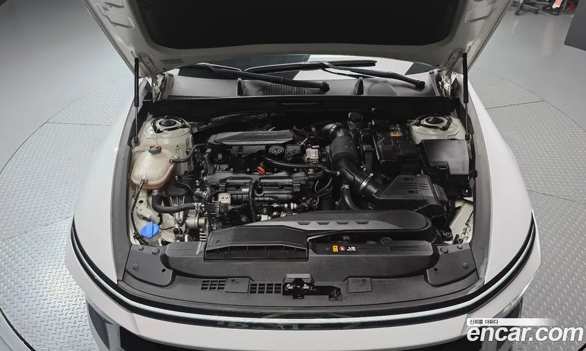 Hyundai Sonata 2024 1.6 автомат (гидро), фото 6