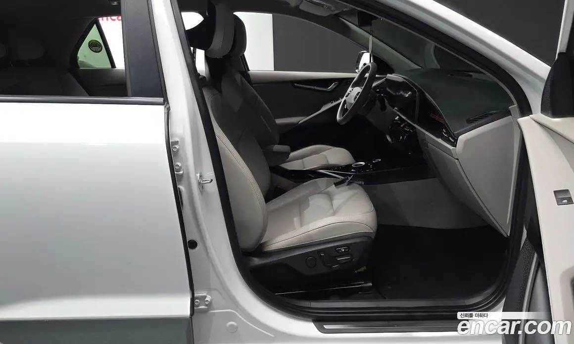 Kia Niro 2022 0.2 автомат (гидро), фото 16 Kia Niro 2022 0.2 автомат (гидро), фото 16