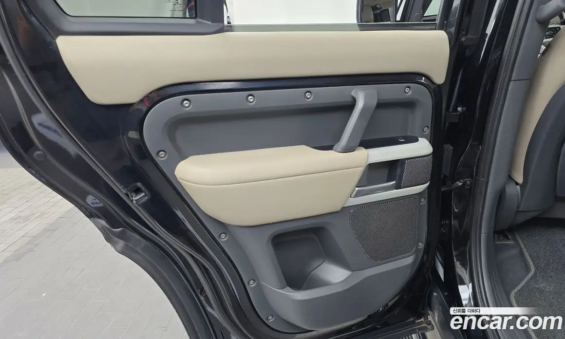 Land Rover Defender 2021 3.0 автомат (гидро), фото 15