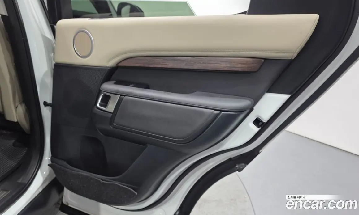 Land Rover Discovery 2019 3.0 автомат (гидро), фото 15