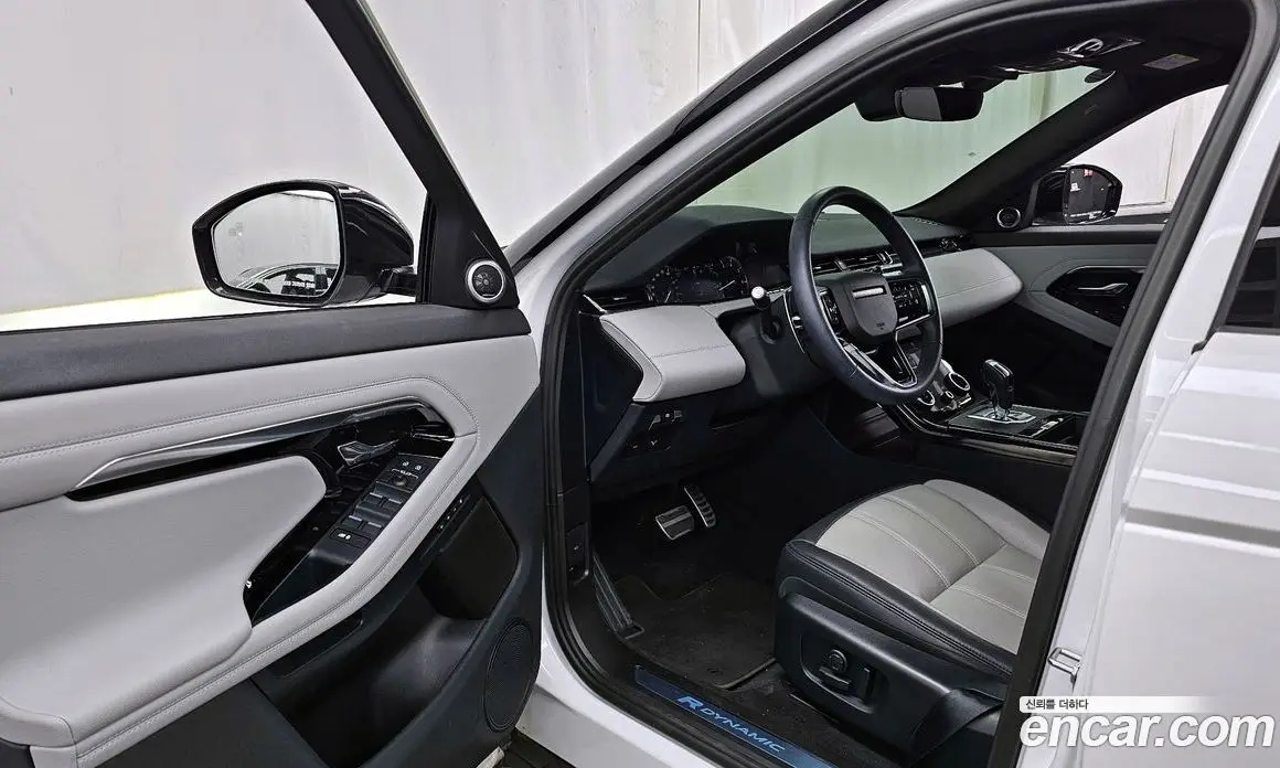 Land Rover Range Rover Evoque 2023 2.0 автомат (гидро), фото 13