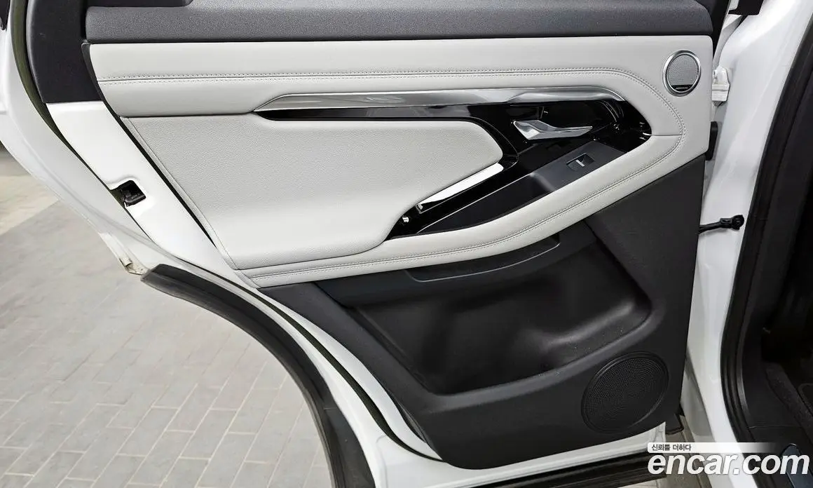Land Rover Range Rover Evoque 2023 2.0 автомат (гидро), фото 15