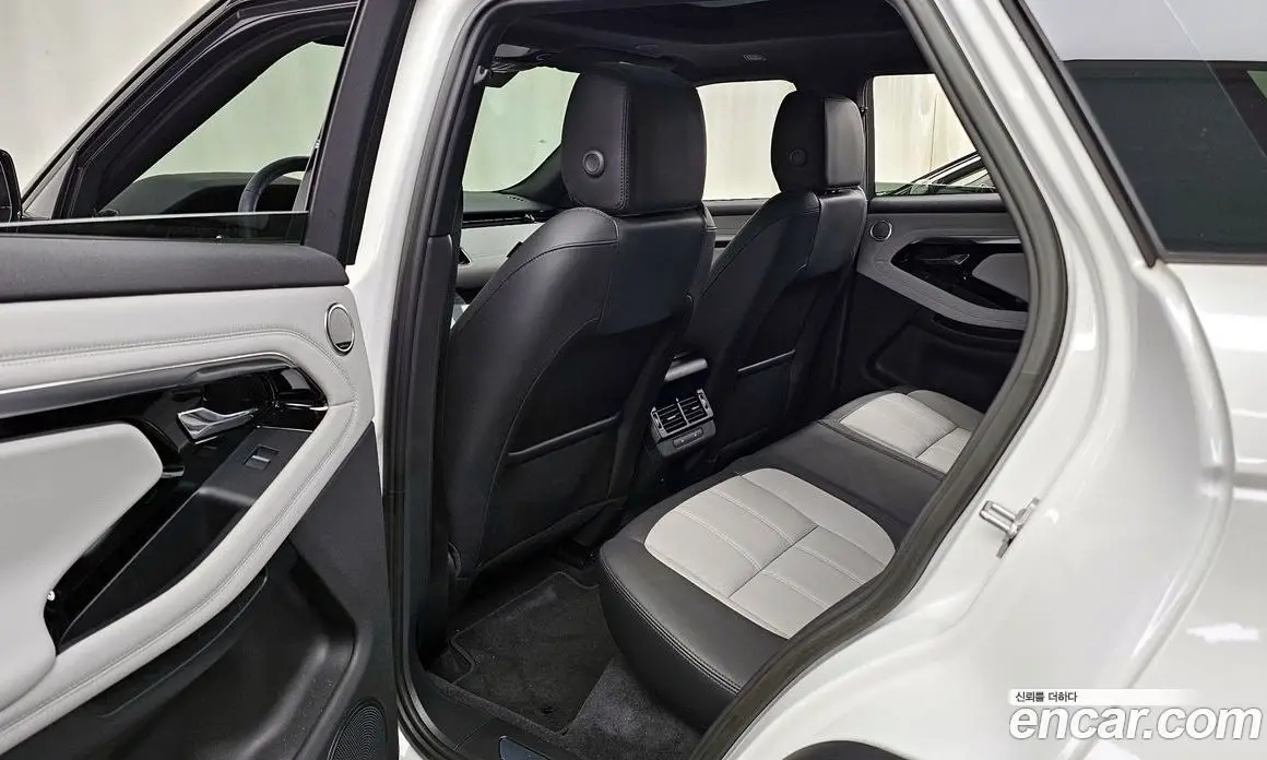 Land Rover Range Rover Evoque 2023 2.0 автомат (гидро), фото 16