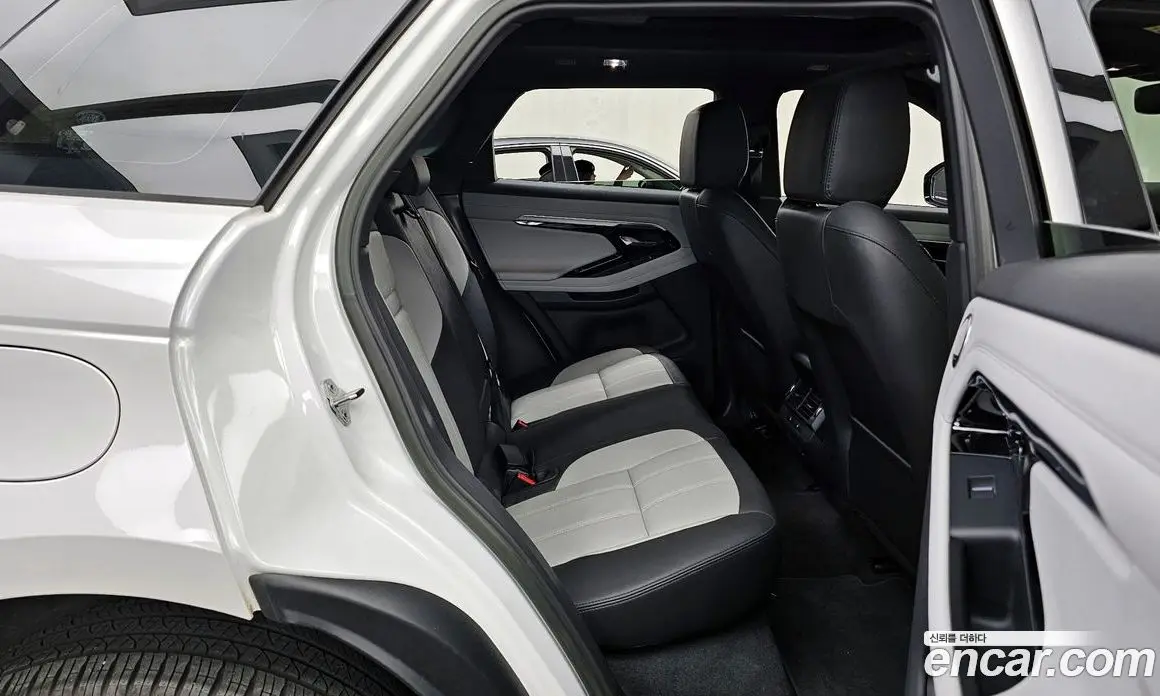 Land Rover Range Rover Evoque 2023 2.0 автомат (гидро), фото 18