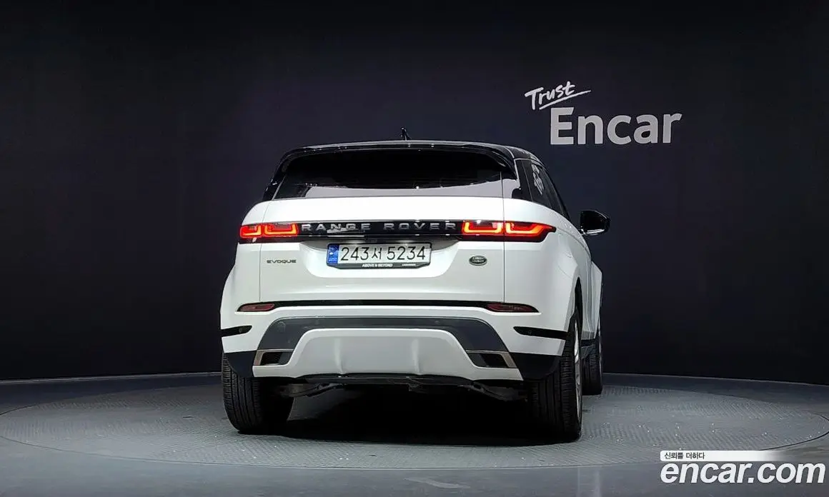 Land Rover Range Rover Evoque 2023 2.0 автомат (гидро), фото 4
