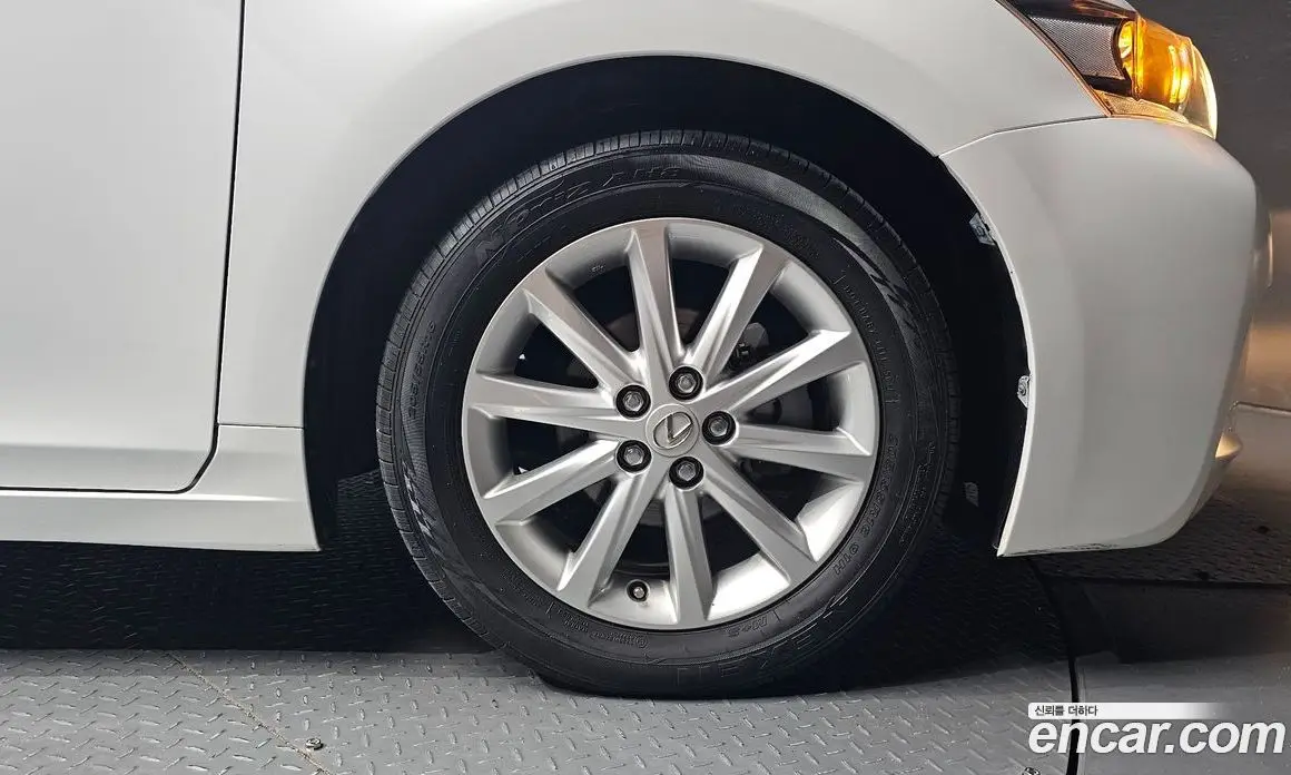 Lexus CT200h 2012 1.8 автомат (гидро), фото 6