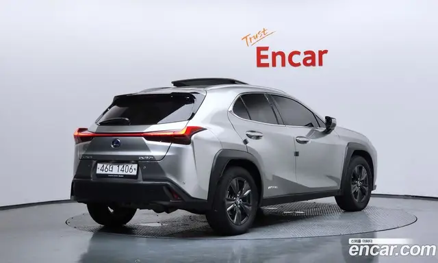 Lexus UX 2019 2.0 автомат (гидро), миниатюра 2