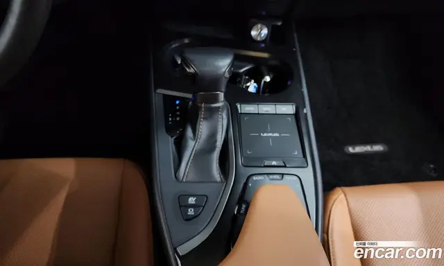 Lexus UX 2019 2.0 автомат (гидро), миниатюра 12
