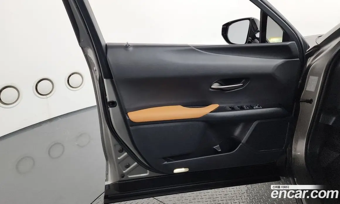 Lexus UX 2019 2.0 автомат (гидро), фото 14