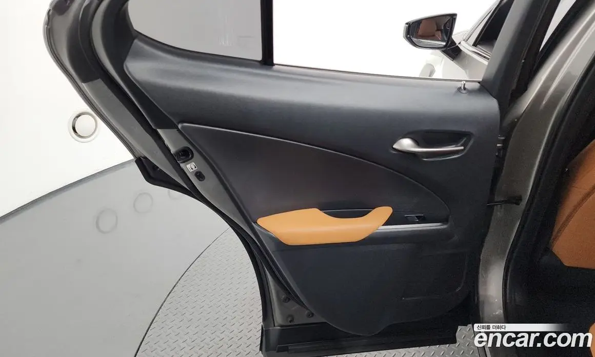 Lexus UX 2019 2.0 автомат (гидро), фото 15
