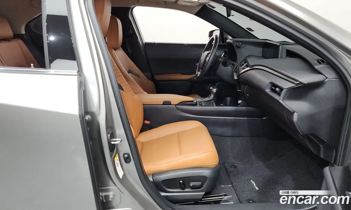 Lexus UX 2019 2.0 автомат (гидро), фото 16