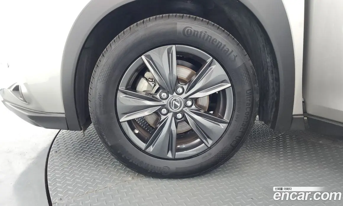 Lexus UX 2019 2.0 автомат (гидро), фото 5