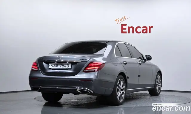 Mercedes-Benz E-Class 2019 2.0 автомат (гидро), миниатюра 2