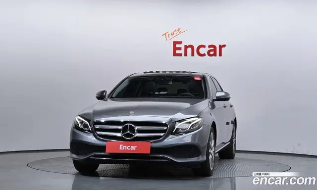 Mercedes-Benz E-Class 2019 2.0 автомат (гидро), миниатюра 3