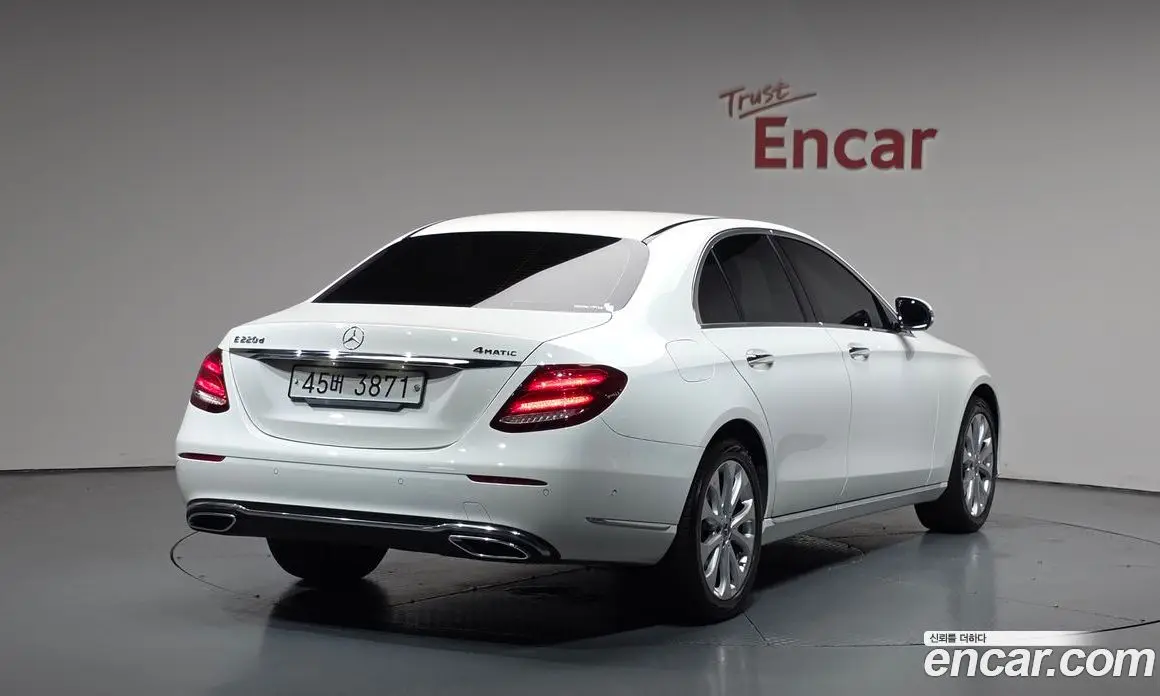 Mercedes-Benz E-Class 2019 1.9 автомат (гидро), фото 2 Mercedes-Benz E-Class 2019 1.9 автомат (гидро), фото 2