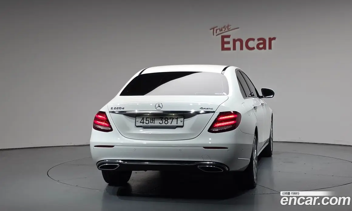 Mercedes-Benz E-Class 2019 1.9 автомат (гидро), фото 4 Mercedes-Benz E-Class 2019 1.9 автомат (гидро), фото 4
