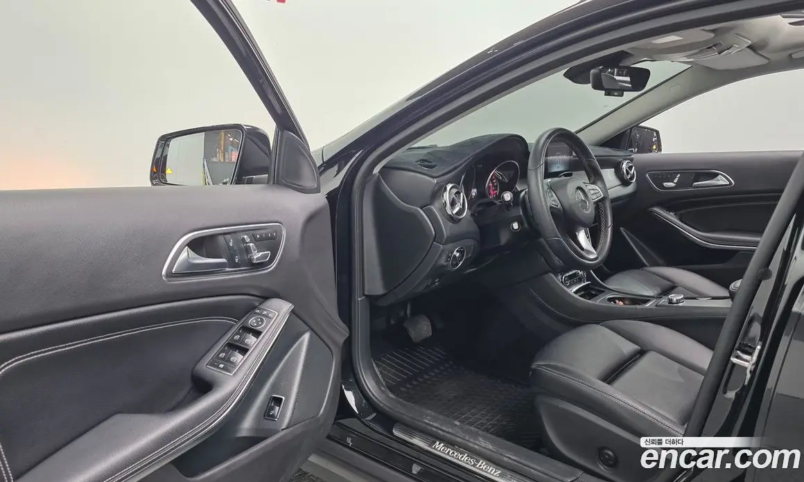 Mercedes-Benz GLA-Class 2018 2.0 автомат (гидро), фото 13 Mercedes-Benz GLA-Class 2018 2.0 автомат (гидро), фото 13