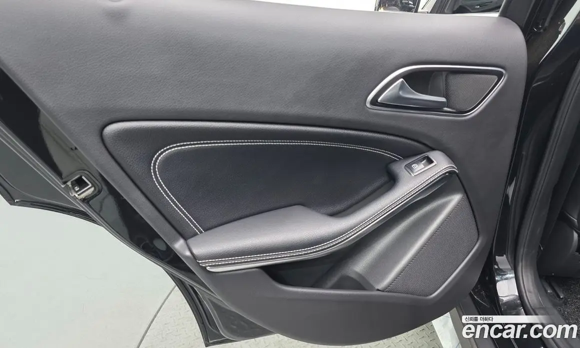 Mercedes-Benz GLA-Class 2018 2.0 автомат (гидро), фото 15 Mercedes-Benz GLA-Class 2018 2.0 автомат (гидро), фото 15