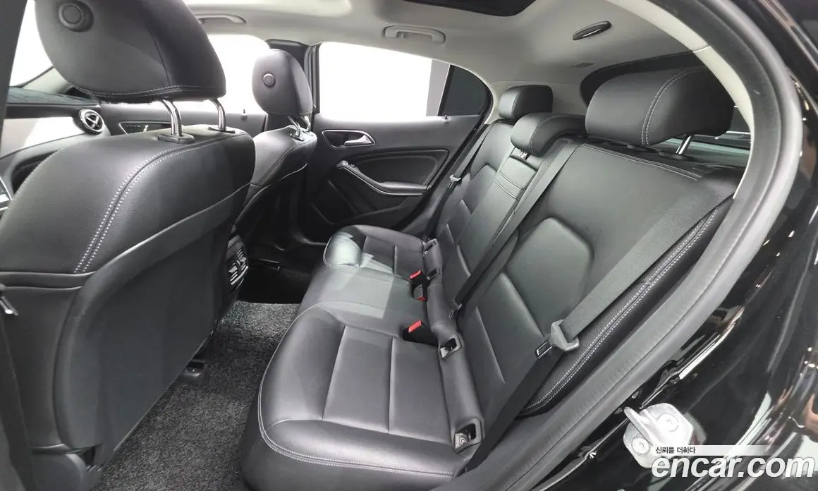 Mercedes-Benz GLA-Class 2018 2.0 автомат (гидро), фото 16 Mercedes-Benz GLA-Class 2018 2.0 автомат (гидро), фото 16