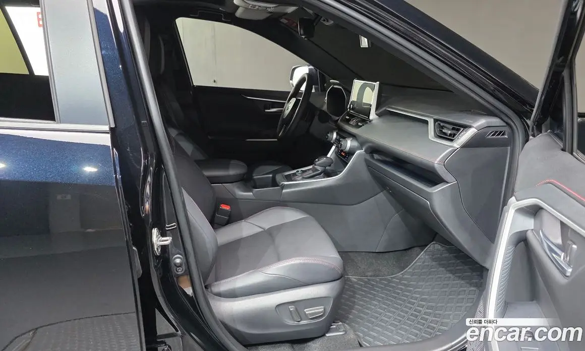 Toyota RAV4 2025 2.5 автомат (гидро), фото 13