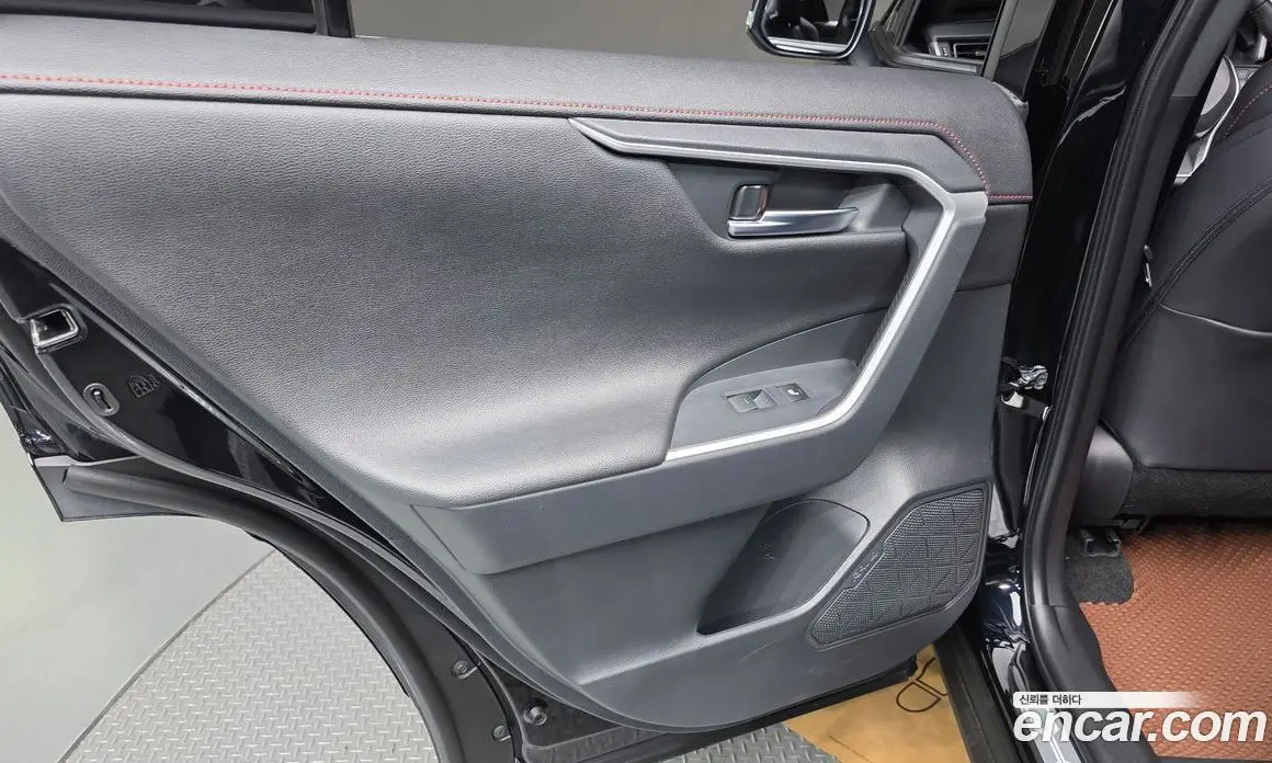 Toyota RAV4 2025 2.5 автомат (гидро), фото 15