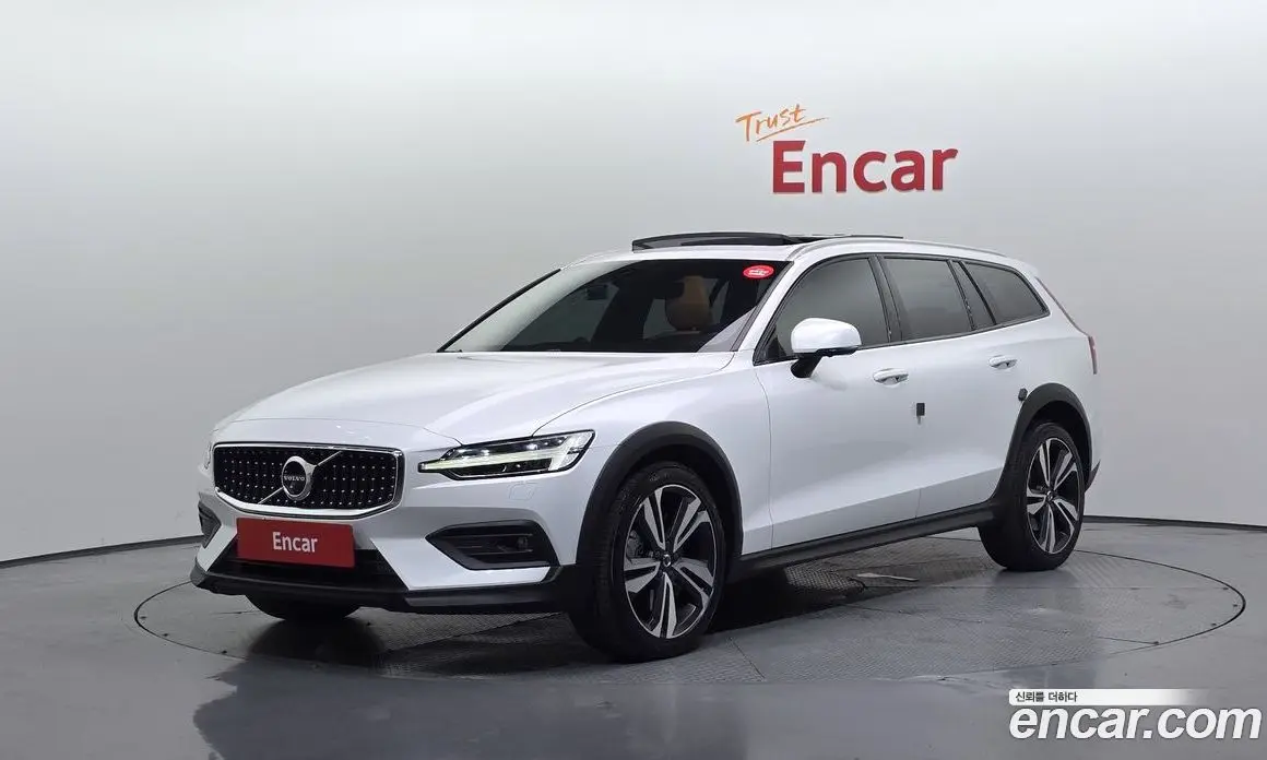 Volvo V60 2020 2.0 автомат (гидро), фото 1 Volvo V60 2020 2.0 автомат (гидро), фото 1