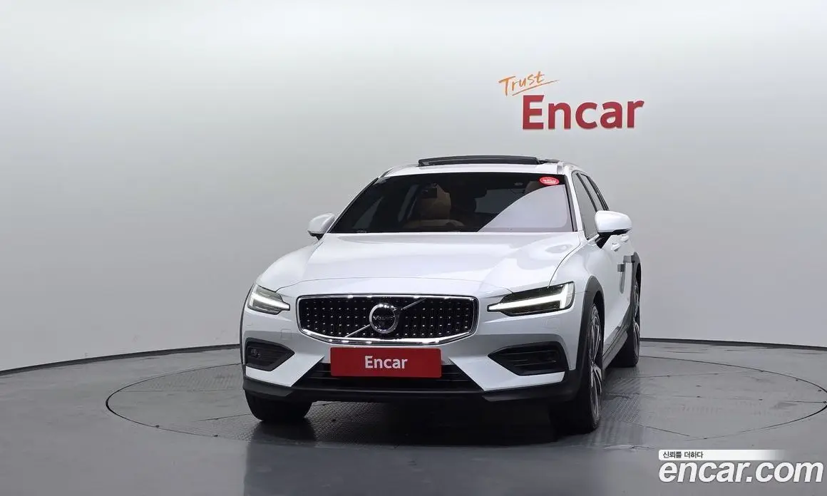 Volvo V60 2020 2.0 автомат (гидро), фото 3 Volvo V60 2020 2.0 автомат (гидро), фото 3