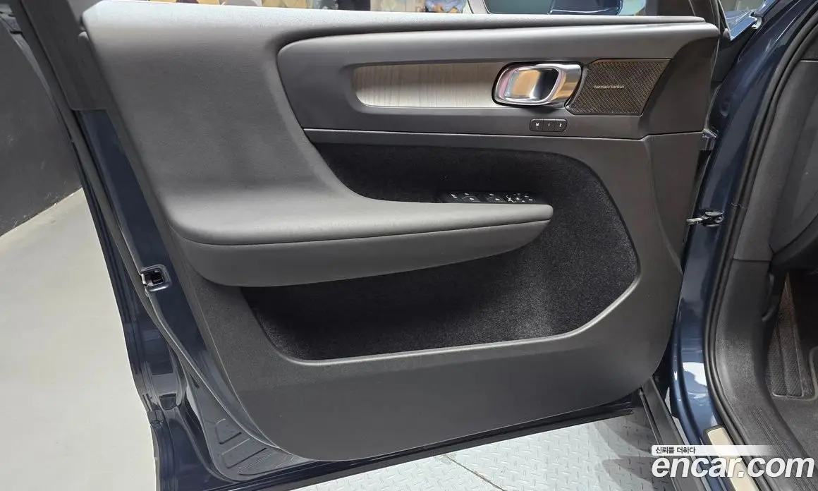 Volvo XC40 2022 2.0 автомат (гидро), фото 14 Volvo XC40 2022 2.0 автомат (гидро), фото 14