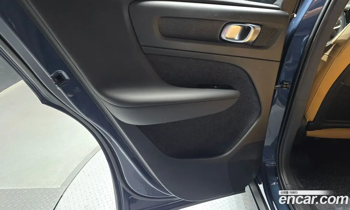 Volvo XC40 2022 2.0 автомат (гидро), фото 15 Volvo XC40 2022 2.0 автомат (гидро), фото 15