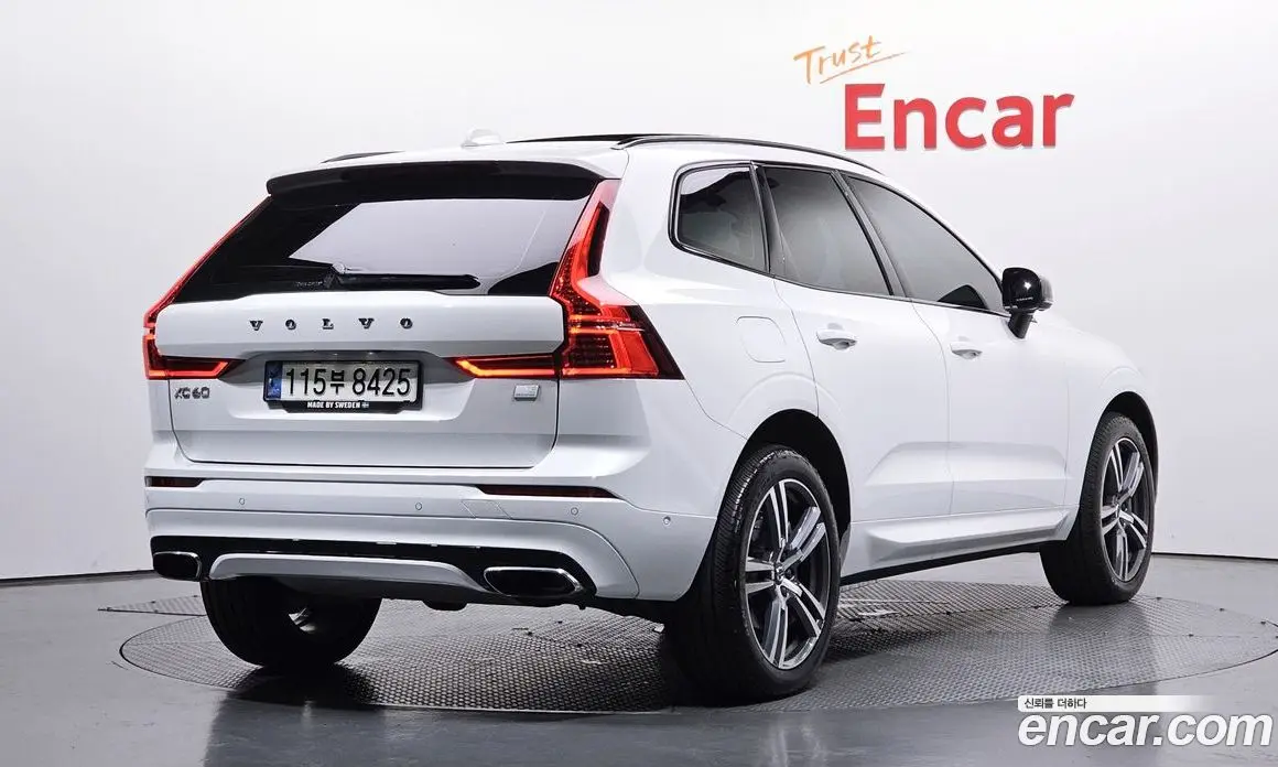 Volvo XC60 2021 2.0 автомат (гидро), фото 1 Volvo XC60 2021 2.0 автомат (гидро), фото 1