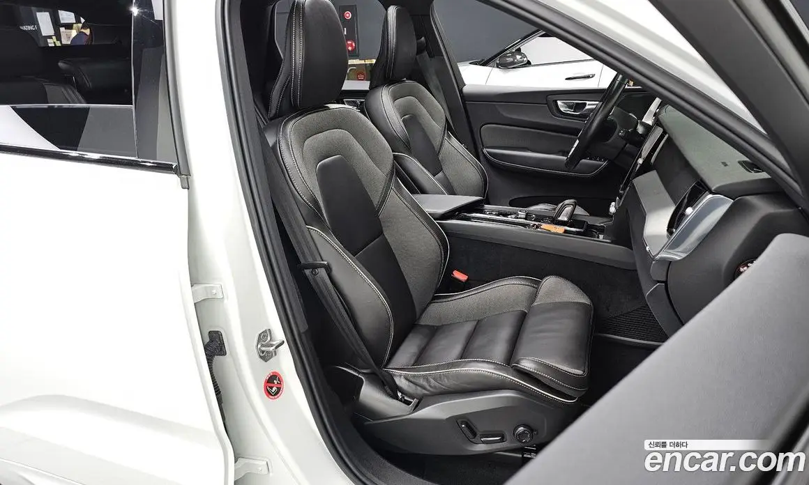 Volvo XC60 2021 2.0 автомат (гидро), фото 15 Volvo XC60 2021 2.0 автомат (гидро), фото 15