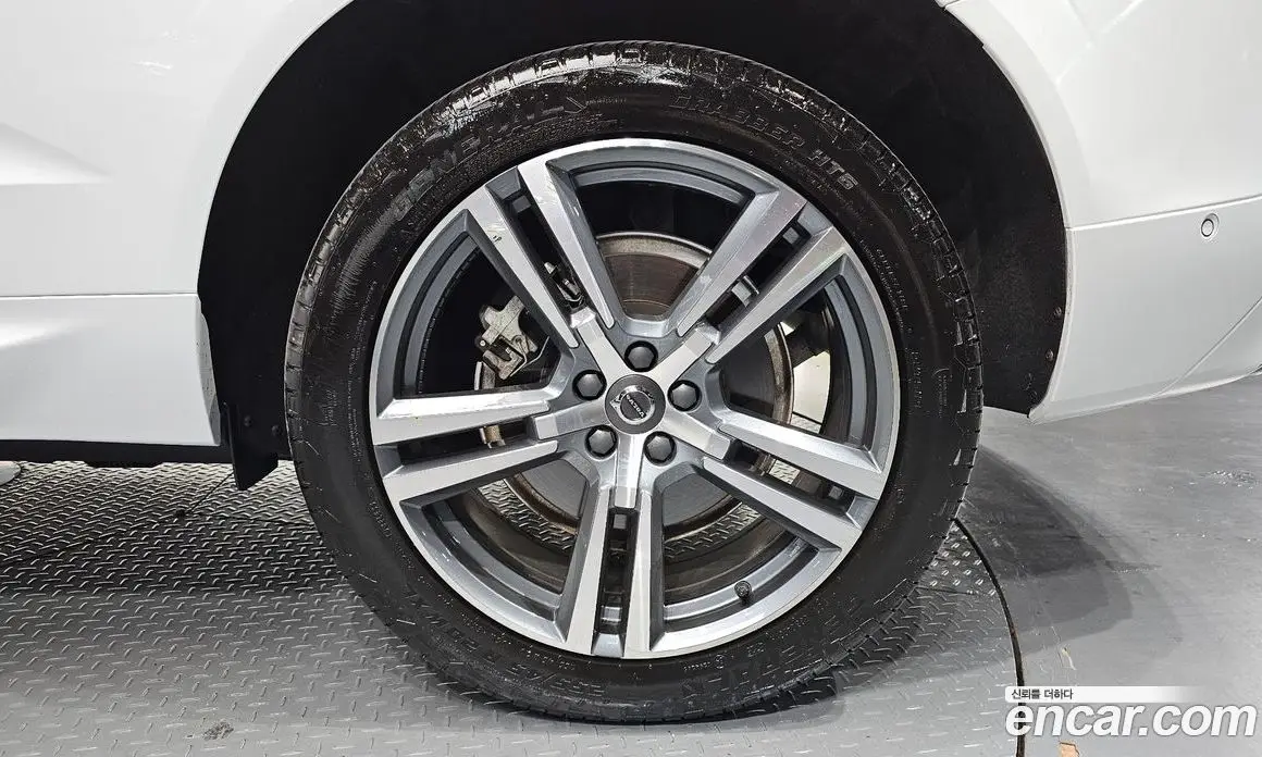 Volvo XC60 2021 2.0 автомат (гидро), фото 6 Volvo XC60 2021 2.0 автомат (гидро), фото 6