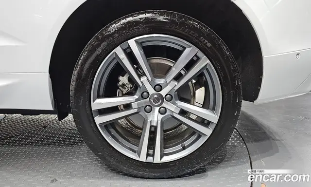 Volvo XC60 2021 2.0 автомат (гидро), миниатюра 6 Volvo XC60 2021 2.0 автомат (гидро), миниатюра 6