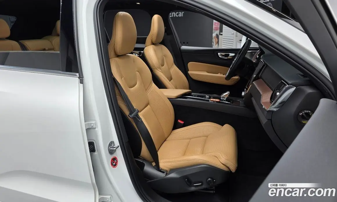 Volvo XC60 2023 2.0 автомат (гидро), фото 16 Volvo XC60 2023 2.0 автомат (гидро), фото 16