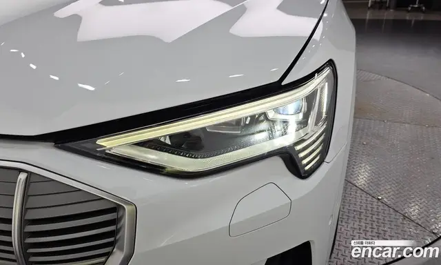 Audi e-tron 2021 0.2 автомат (гидро), миниатюра 8